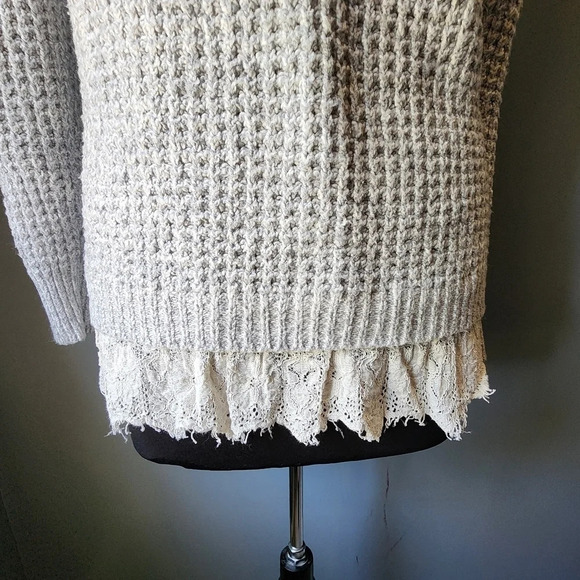 Soft Surroundings Grey with Lace Trim - Picture 2 of 4